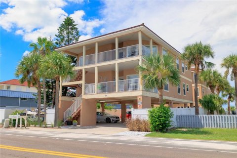 Condo in Indian Rocks Beach, Florida, 2 bedrooms  № 1900788 - photo 1