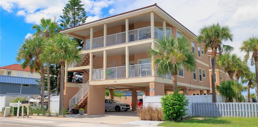 Condo in Indian Rocks Beach, Florida, 2 bedrooms  № 1900788