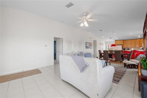 Condo in Indian Rocks Beach, Florida, 2 bedrooms  № 1900788 - photo 16
