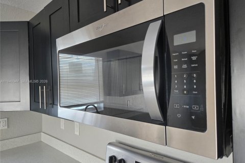 Снять в аренду виллу или дом в Майами, Флорида 3 спальни, 220.18м2, № 1998275 - фото 6