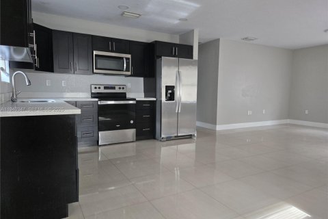 Снять в аренду виллу или дом в Майами, Флорида 3 спальни, 220.18м2, № 1998275 - фото 3