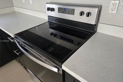 Снять в аренду виллу или дом в Майами, Флорида 3 спальни, 220.18м2, № 1998275 - фото 7