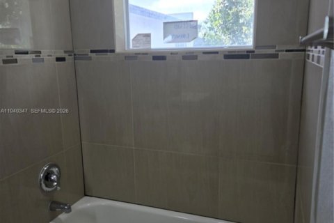 Снять в аренду виллу или дом в Майами, Флорида 3 спальни, 220.18м2, № 1998275 - фото 19