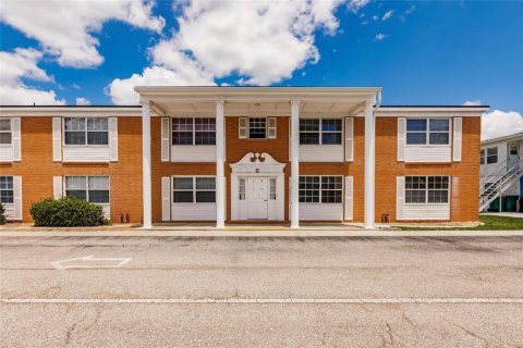 Condominio en venta en Port Charlotte, Florida, 2 dormitorios, 89.65 m2 № 1688413 - foto 2