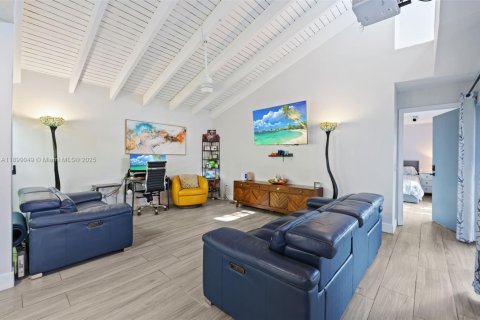 Villa ou maison à vendre à Miami, Floride: 3 chambres, 139.82 m2 № 1954052 - photo 4