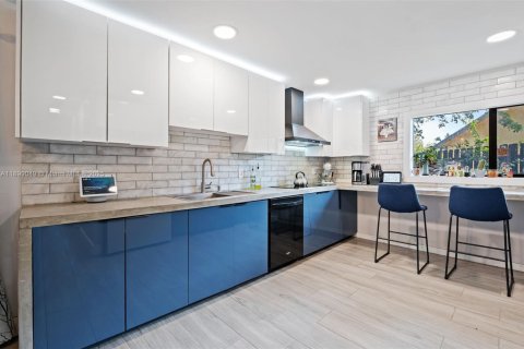 Villa ou maison à vendre à Miami, Floride: 3 chambres, 139.82 m2 № 1954052 - photo 9