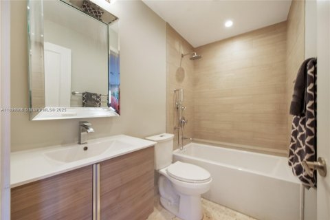 Villa ou maison à louer à Miami, Floride: 3 chambres, 150.13 m2 № 1945995 - photo 11