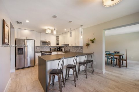 Villa ou maison à louer à Miami, Floride: 3 chambres, 150.13 m2 № 1945995 - photo 4