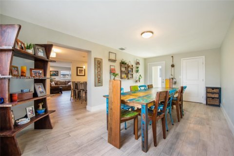 Villa ou maison à louer à Miami, Floride: 3 chambres, 150.13 m2 № 1945995 - photo 6