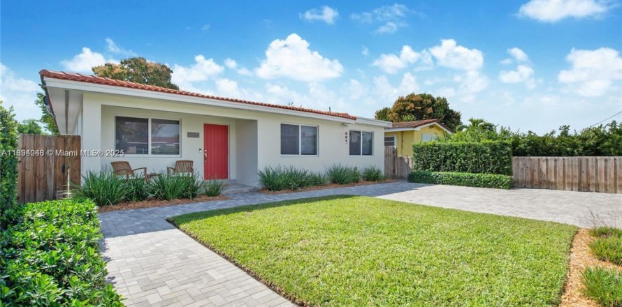 Villa ou maison à Miami, Floride 3 chambres, 150.13 m2 № 1945995