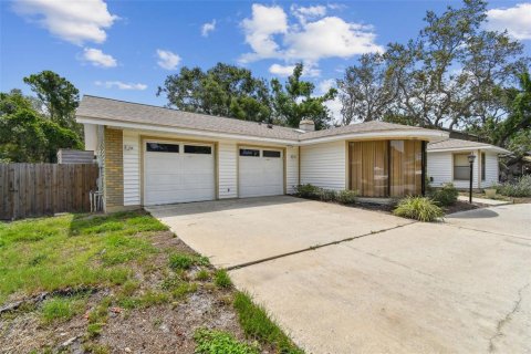 House in Largo, Florida 3 bedrooms, 252.42 sq.m. № 1795020 - photo 9