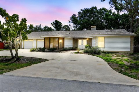 House in Largo, Florida 3 bedrooms, 252.42 sq.m. № 1795020 - photo 1