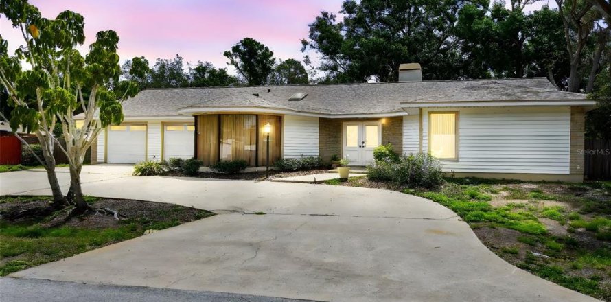 House in Largo, Florida 3 bedrooms, 252.42 sq.m. № 1795020