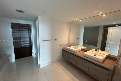 Купить кондоминиум в Санни-Айлс-Бич, Флорида 3 спальни, 144.28м2, № 1957729 - фото 17