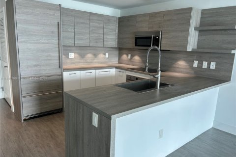 Купить кондоминиум в Санни-Айлс-Бич, Флорида 3 спальни, 144.28м2, № 1957729 - фото 2