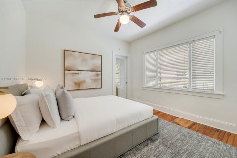 House in Coral Gables, Florida 4 bedrooms, 201.78 sq.m. № 2049703 - photo 17