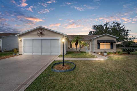 House in The Villages, Florida 3 bedrooms, 141.86 sq.m. № 2214333