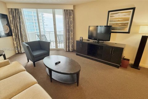 Купить кондоминиум в Санни-Айлс-Бич, Флорида 1 спальня, 89.19м2, № 2054093 - фото 17