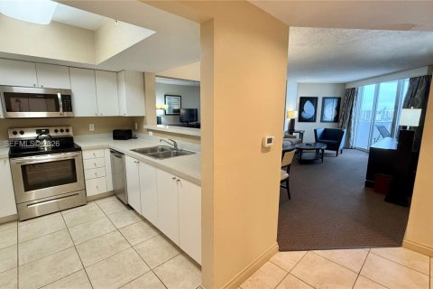 Купить кондоминиум в Санни-Айлс-Бич, Флорида 1 спальня, 89.19м2, № 2054093 - фото 6
