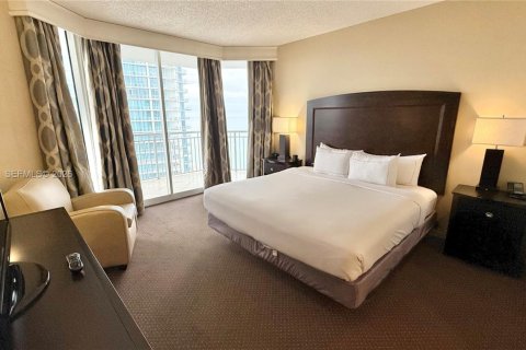 Купить кондоминиум в Санни-Айлс-Бич, Флорида 1 спальня, 89.19м2, № 2054093 - фото 26