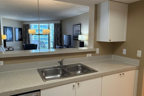 Купить кондоминиум в Санни-Айлс-Бич, Флорида 1 спальня, 89.19м2, № 2054093 - фото 9