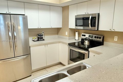 Купить кондоминиум в Санни-Айлс-Бич, Флорида 1 спальня, 89.19м2, № 2054093 - фото 12