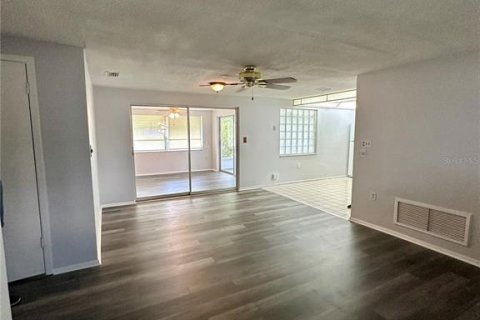 Casa en venta en Port Richey, Florida, 2 dormitorios, 114.08 m2 № 1743228 - foto 2