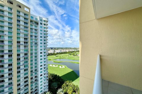 Снять в аренду кондоминиум в Халландейл-Бич, Флорида 2 спальни, 97.73м2, № 1939896 - фото 5