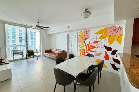 Снять в аренду кондоминиум в Халландейл-Бич, Флорида 2 спальни, 97.73м2, № 1939896 - фото 2