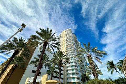Снять в аренду кондоминиум в Халландейл-Бич, Флорида 2 спальни, 97.73м2, № 1939896 - фото 9