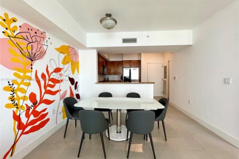 Снять в аренду кондоминиум в Халландейл-Бич, Флорида 2 спальни, 97.73м2, № 1939896 - фото 3