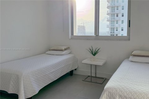 Снять в аренду кондоминиум в Халландейл-Бич, Флорида 2 спальни, 97.73м2, № 1939896 - фото 8