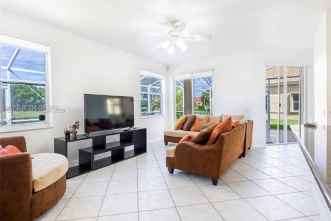 Casa en alquiler en Weston, Florida, 4 dormitorios, 193.05 m2 № 2076386 - foto 5