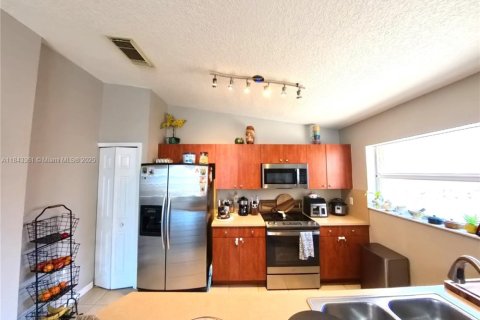 House in Homestead, Florida 3 bedrooms, 145.39 sq.m. № 1836548 - photo 23