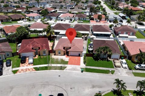 House in Homestead, Florida 3 bedrooms, 145.39 sq.m. № 1836548 - photo 1