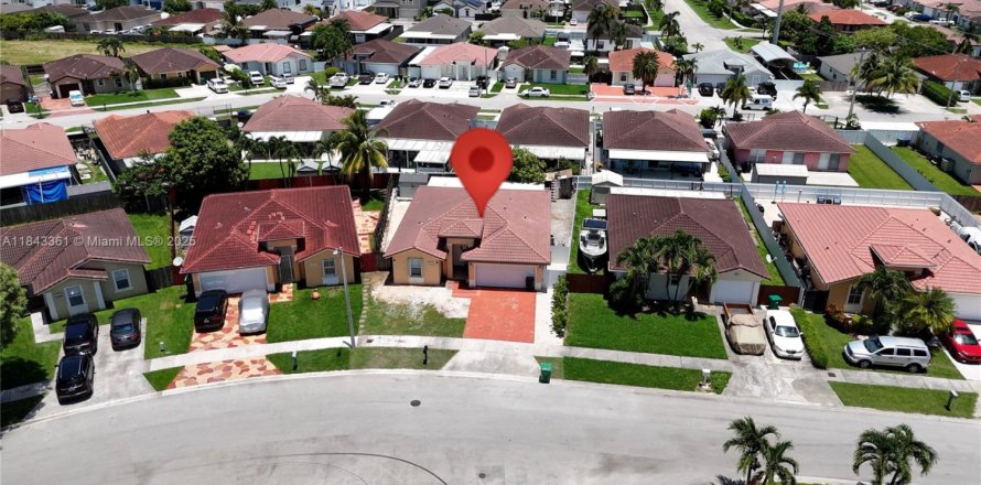 House in Homestead, Florida 3 bedrooms, 145.39 sq.m. № 1836548