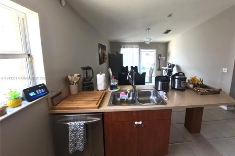 House in Homestead, Florida 3 bedrooms, 145.39 sq.m. № 1836548 - photo 25
