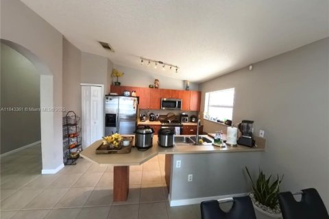 House in Homestead, Florida 3 bedrooms, 145.39 sq.m. № 1836548 - photo 22