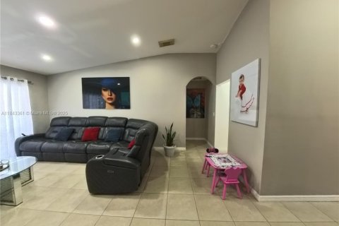 House in Homestead, Florida 3 bedrooms, 145.39 sq.m. № 1836548 - photo 18