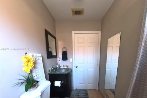 House in Homestead, Florida 3 bedrooms, 145.39 sq.m. № 1836548 - photo 14
