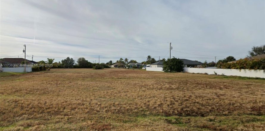 Land in Cape Coral, Florida № 1862407