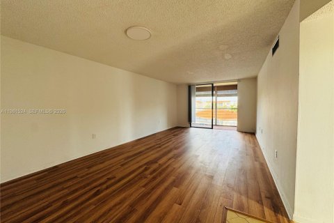 Condo in North Lauderdale, Florida, 2 bedrooms  № 2047741 - photo 5