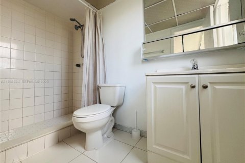 Condo in North Lauderdale, Florida, 2 bedrooms  № 2047741 - photo 8