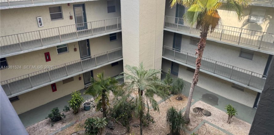 Condo in North Lauderdale, Florida, 2 bedrooms  № 2047741