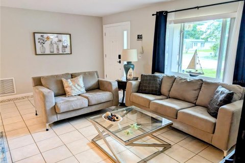 House in Sarasota, Florida 3 bedrooms, 135.64 sq.m. № 1803376 - photo 10