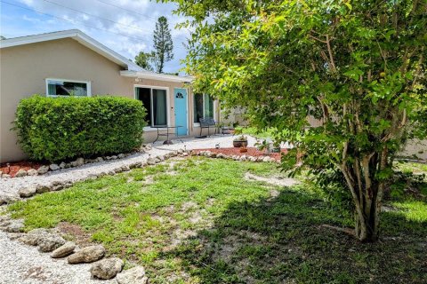 House in Sarasota, Florida 3 bedrooms, 135.64 sq.m. № 1803376 - photo 27