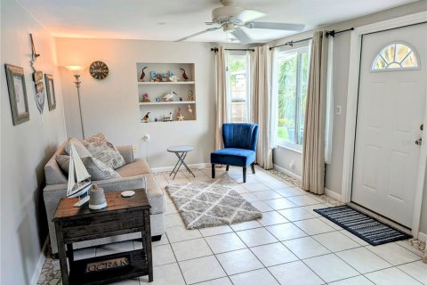 House in Sarasota, Florida 3 bedrooms, 135.64 sq.m. № 1803376 - photo 13
