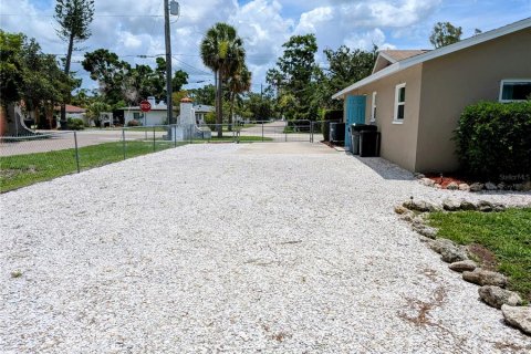 House in Sarasota, Florida 3 bedrooms, 135.64 sq.m. № 1803376 - photo 4