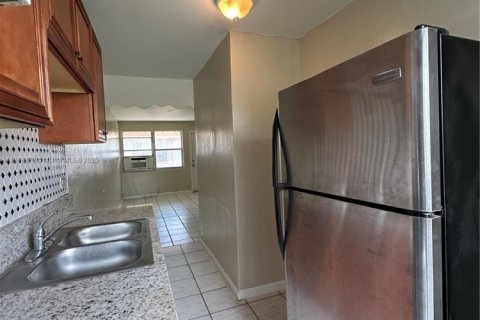 Apartment in Hollywood, Florida 1 bedroom, 405.61 sq.m. № 1950742 - photo 4