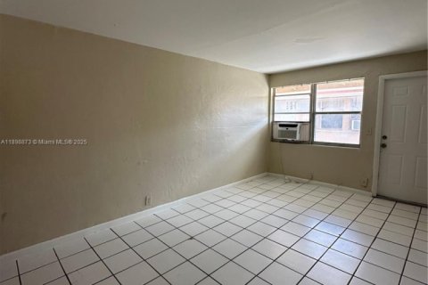 Apartment in Hollywood, Florida 1 bedroom, 405.61 sq.m. № 1950742 - photo 7